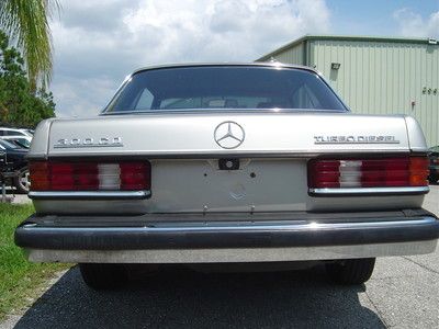 NO RESERVE 100 PICTURES! '85 300 CD TURBO RARE DIESEL COUPE LOOKS & RUNS GREAT!, image 39