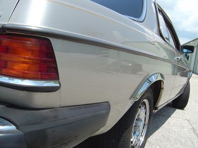 NO RESERVE 100 PICTURES! '85 300 CD TURBO RARE DIESEL COUPE LOOKS & RUNS GREAT!, image 44
