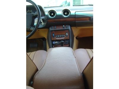 NO RESERVE 100 PICTURES! '85 300 CD TURBO RARE DIESEL COUPE LOOKS & RUNS GREAT!, image 74