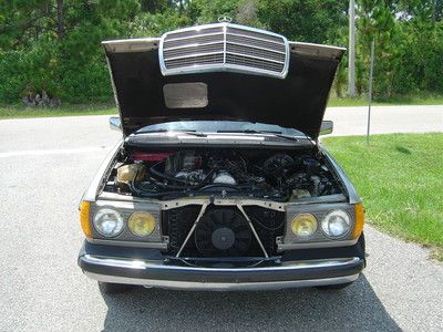 NO RESERVE 100 PICTURES! '85 300 CD TURBO RARE DIESEL COUPE LOOKS & RUNS GREAT!, image 95