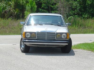 NO RESERVE 100 PICTURES! '85 300 CD TURBO RARE DIESEL COUPE LOOKS & RUNS GREAT!, image 99