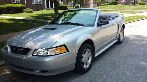 2000 ford mustang base convertible 2-door 3.8l