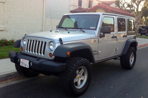 2010 jeep wrangler unlimited sport lifted!! make an offer!! must sell!!