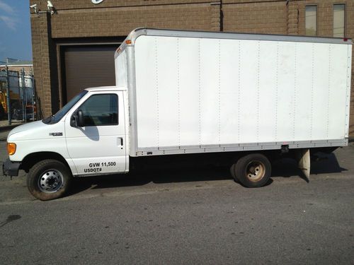 2003 ford e-350 box van with lift gate