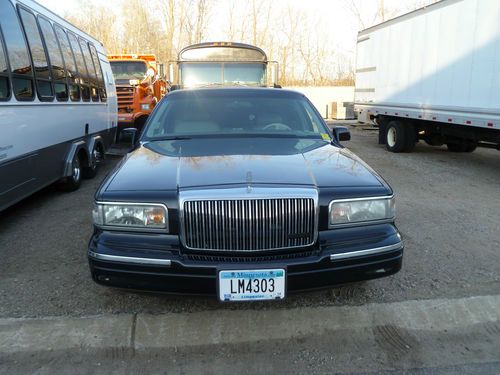 1995 lincoln town car limousine 8 passengers black low miles