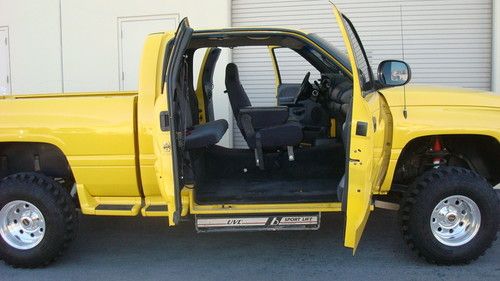 Wheelchair accessible 2000 dodge ram 1500 sport extended cab pickup 4-door 5.9l