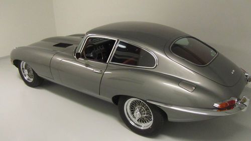 Jaguar e-type fhc 3.8 s1 1963 in original color combination gunmetal/red