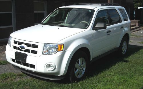 2010 ford escape hybrid  4-wheel drive 4-door - runs and drives great working ac