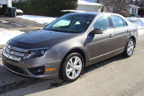 2012 ford fusion se.....full warranty.....no reserve