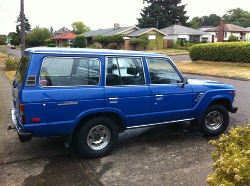 1985 toyota 4wd landcruiser fj60 with a 2f, 4.2l, 6 cylinder carbureted engine