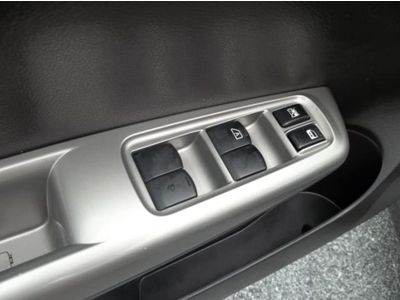 ABS (4-Wheel),Air Conditioning,Alloy Wheels,Aluminum Wheels,Cloth Seats,Cruise, image 10