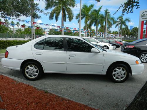 1999 nissan altima gxe sedan 4-door 2.4l