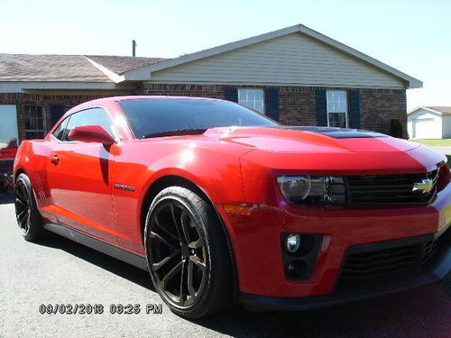 Victory red 2013 camaro zl1 only 2100 miles cheap!!