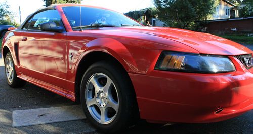 Beautiful candy apple red 2003 ford mustang convertible w doe top &amp; all leater