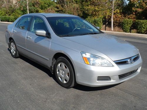 No reserve, 2006 honda accord lx sedan, clean title &amp; carfax, gas saver, 34mpg