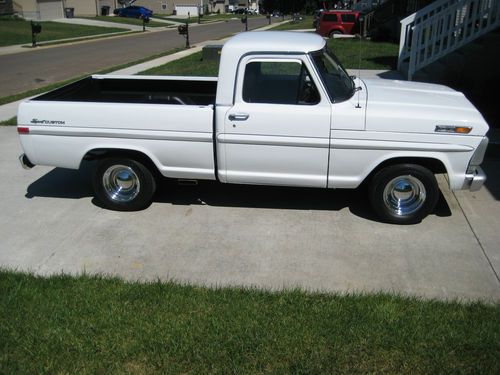 White 1972 ford f-100 sport custom pickup 5.0l 302c.i. v8 3-speed automatic