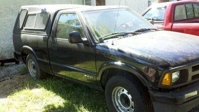 1997 chevrolet s10 base standard cab pickup 2-door 2.2l