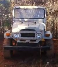 1971 toyota fj40 land cruiser. no engine,trans,back half of body.