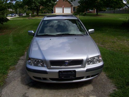 2001 volvo s40 base sedan 4-door 1.9l