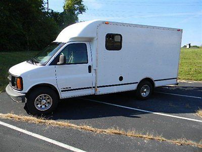 1999 chevrolet g3500.mr.bauer spent 1000&#039;s on this custom box truck.1 of a kind