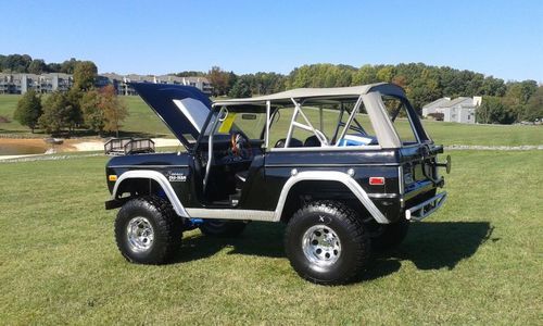 Ford bronco 74&#039; - 302ci auto, lifted, black and silver, new top