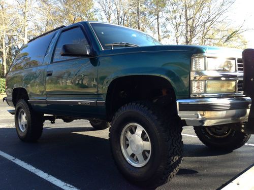 1996 2 dr chevrolet tahoe  5.7l, 4" lift, 33" tires, dual exhaust