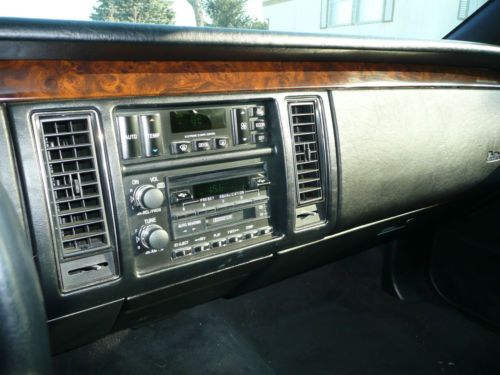 1995 Cadillac Fleetwood Brougham Sedan, 65K mi, 350 LT1 engine, Very Reliable, image 13