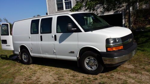 2006 chevrolet express 3500 base standard cargo van 4-door 6.6l