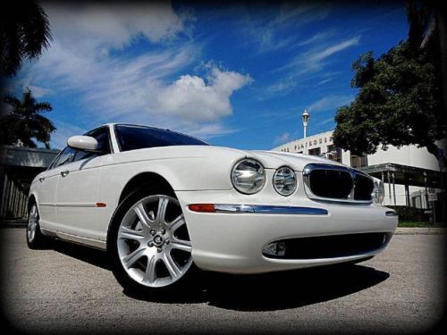 Fl, white/tan, excellent service history - stunner!