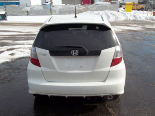 2013 honda fit sport navigation   300  miles !!!!    like new  free shipping!!!!