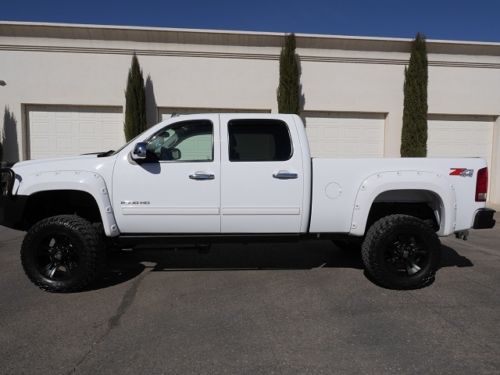 2011 gmc sierra hd crew cab z71 4x4.  stunning look!