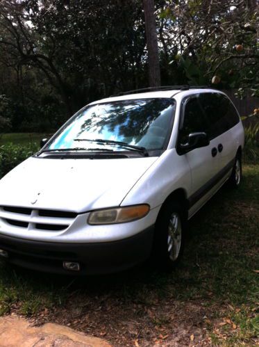 1998 dodge grand caravan awd/4wd  179,000k  beast of a vehicle!