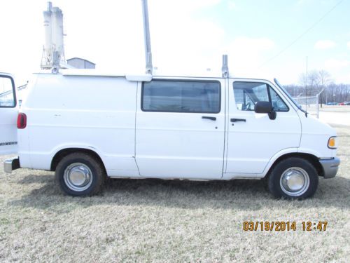 Dodge ram b3500 1996 white van with ladder rack, tool drawers, &amp; security system