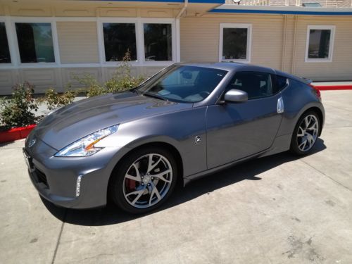 2013 nissan 370z touring, sport  and navigation packages!  excellent condition!