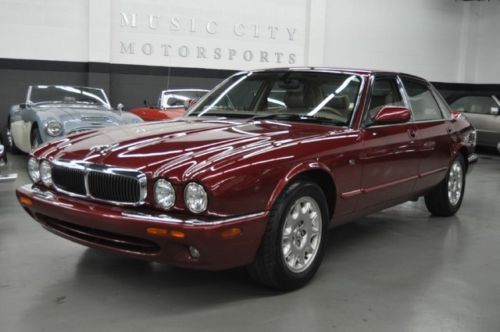 Very nice xj8, just had service , looks and drives like new