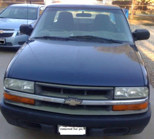 2002 chevrolet s10 base extended cab pickup 3-door 2.2l