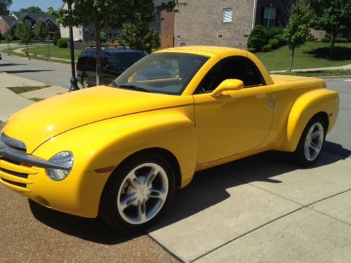 2004 chevrolet ssr base convertible 2-door 5.3l