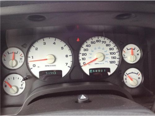 SLT 5.7L 5.7L V8 HEMI 'MAGNUM' ENGINE Body color upper front fascia Cargo lamp, image 11