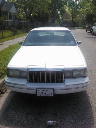 1994 Lincoln Town Car Executive Sedan 4-Door 4.6L, image 4