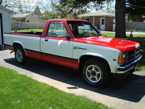 1987 dodge dakota le, long bed, beautiful truck, great miles