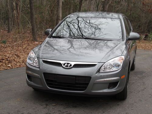 2010 hyundai elantra gls touring  9200 miles