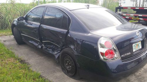 2005 blue nissan altima