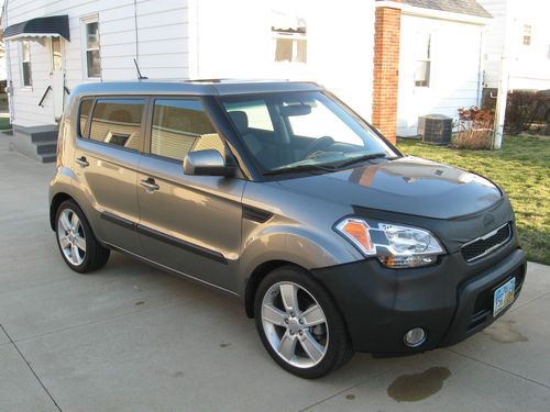 2011 kia soul exclamation hb 13,650mi gun metal gray bra mud flaps nice car