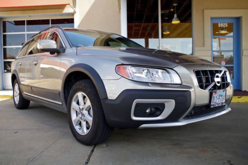 2011 volvo xc70 3.2 wagon, leather, moonroof, front and rear sensors, more!