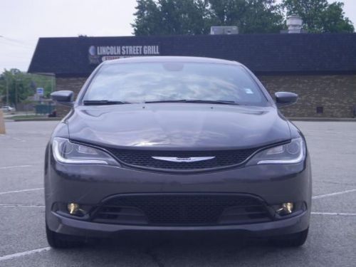 2015 chrysler 200 s