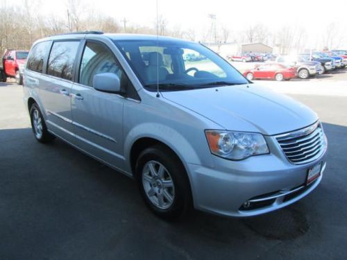 2011 chrysler town & country touring