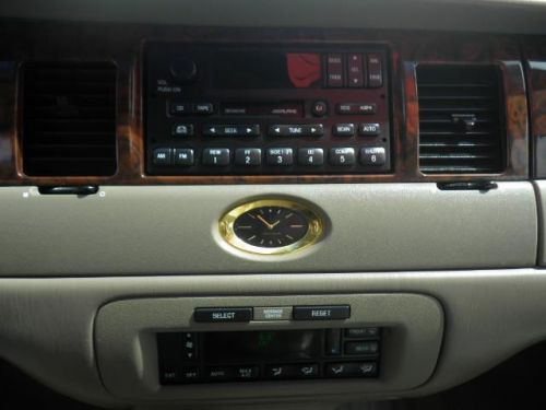 2000 lincoln town car cartier