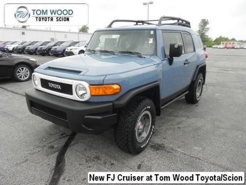 2014 toyota fj cruiser base