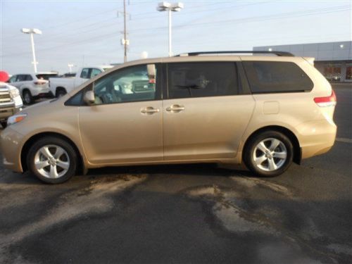 2011 toyota sienna le