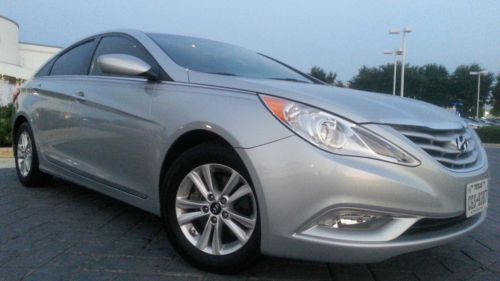 2013 hyundai sonata gls  13465 miles only !!! super clean like new !!!